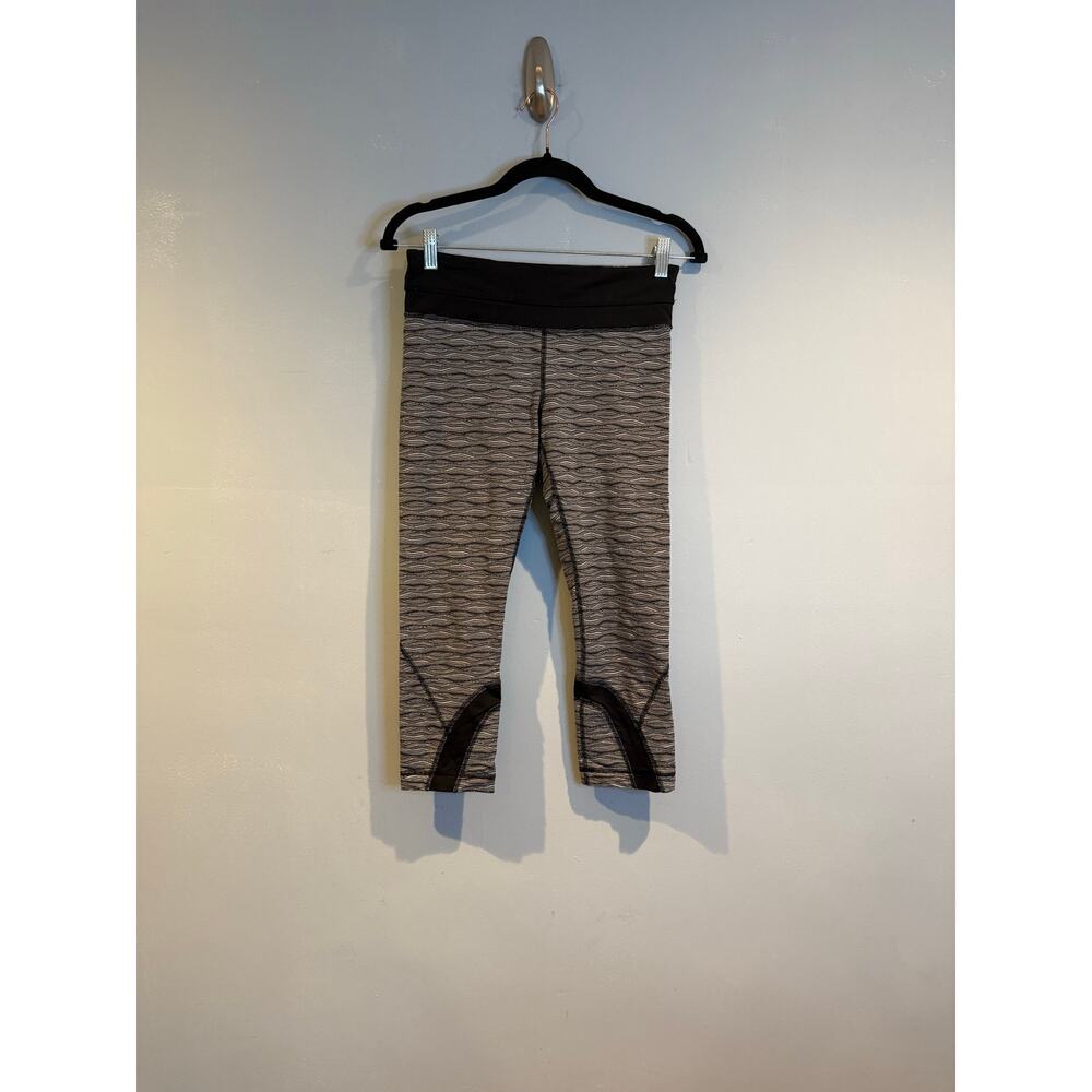 Lululemon Patterned Cropped Leggings – Size 6